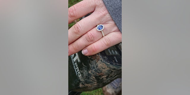 Swainson settled on a ring with a 1.5-carat sapphire surrounded by a cluster of diamonds for Haseler's engagement ring.