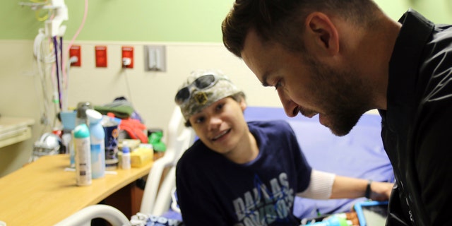 This photo provided by HCA Healthcare’s Methodist Children’s Hospital shows Justin Timberlake visiting patients at the San Antonio, Texas hospital Friday, Jan. 18, 2019. (Anthony McCartney/HCA Healthcare’s Methodist Children’s Hospital via AP)