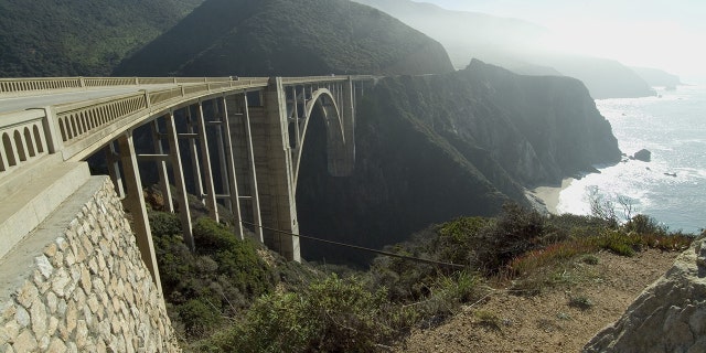 The Pacific Coast Highway passes over the Bixby Creek Arch Bridg in Big Sur, California.