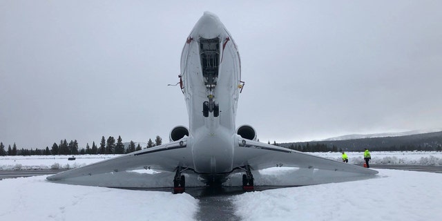   The nose of the aircraft is blunted after heavy snow from Tuesday to Wednesday. 