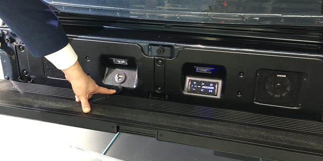 gmc tailgate speakers