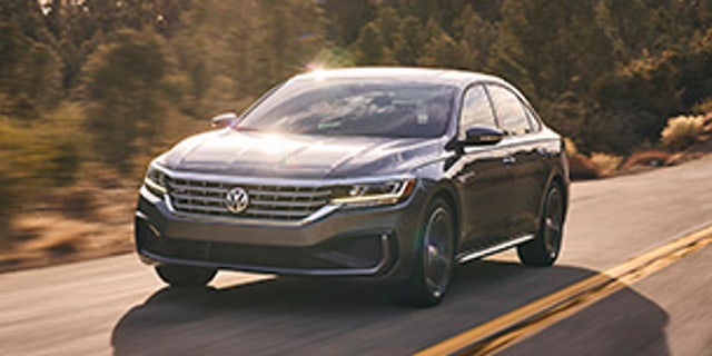Volkswagen to invest $800M, build electric vehicles at Tenn. plant