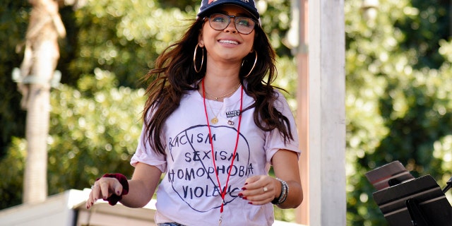 Sarah Hyland at the 2019 Women's March