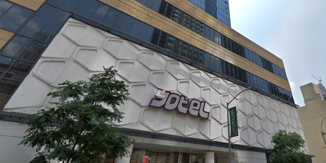 Koenig and O'Meara left a note and a stack of ten $20 bills for the housekeeper who discovered them around 7 p.m. at the Yotel Hotel in Midtown