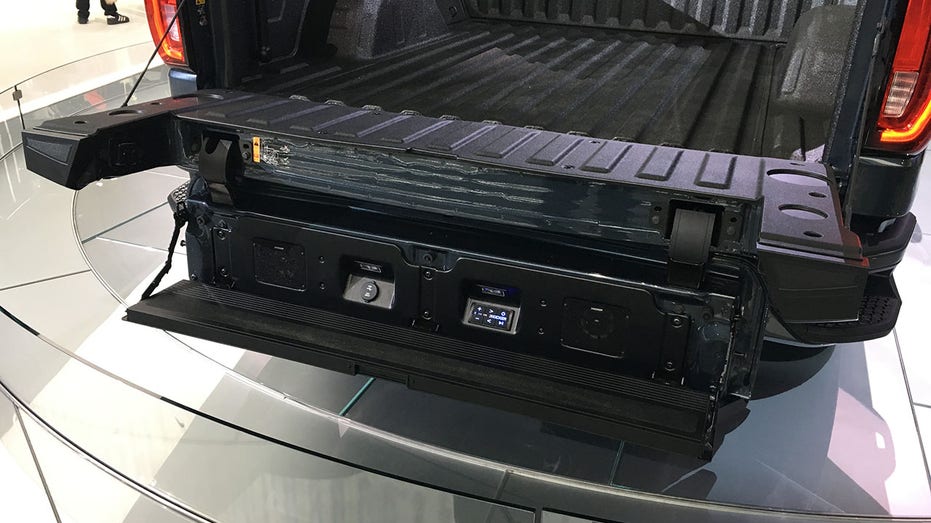 kicker speakers for 2019 gmc sierra tailgate