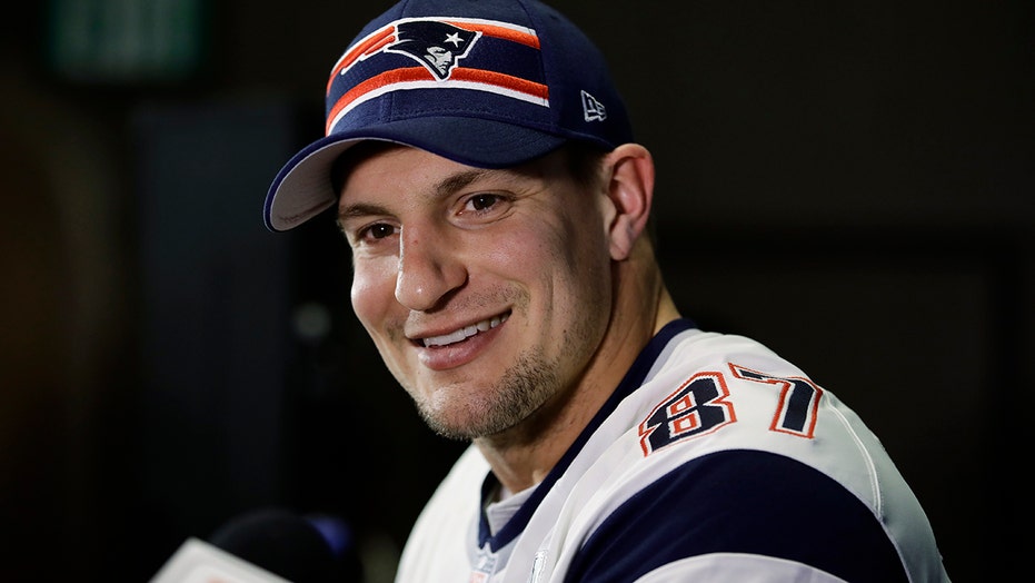 Patriots to trade Rob Gronkowski to Buccaneers, reuniting him with ...