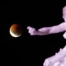 The stunning super blood Moon lunar eclipse visible behind the "Monumento a la Carta Magna y Las Cuatro Regiones Argentinas" in Buenos Aires, Argentina, Monday, Jan. 21, 2019.