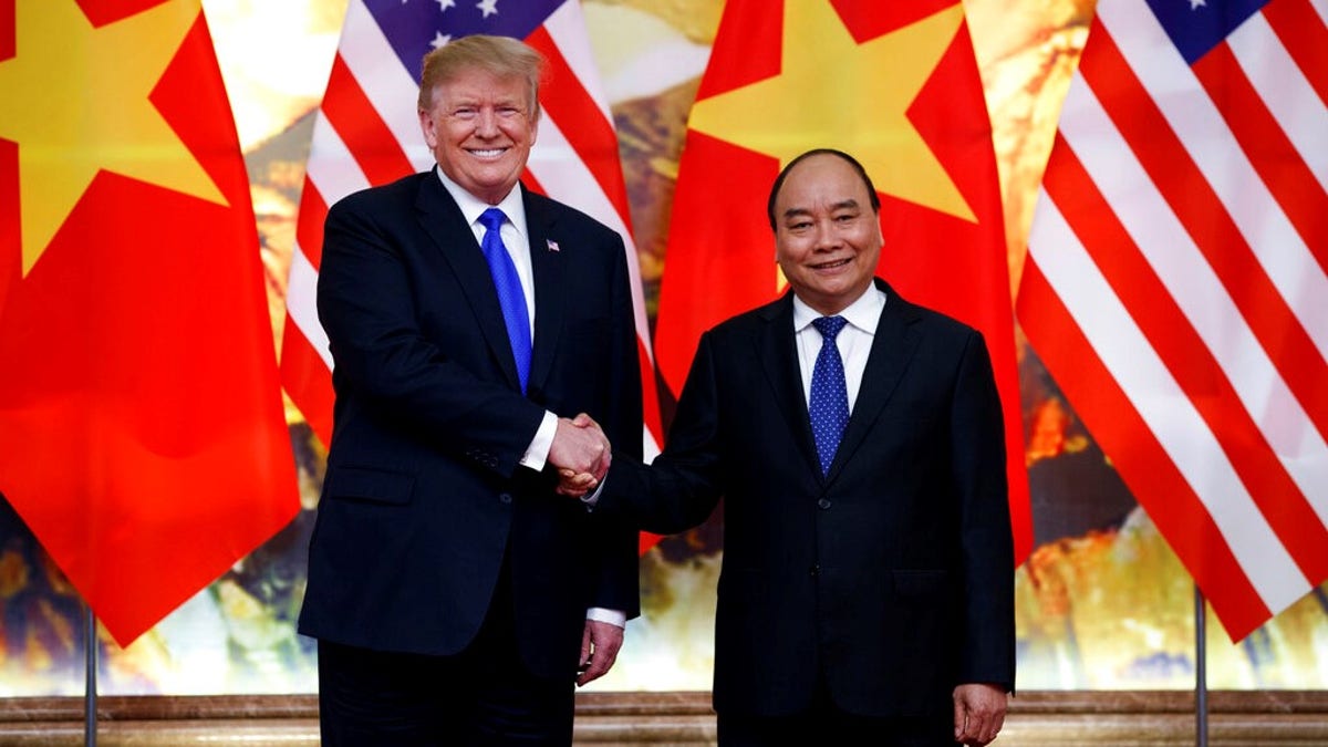 Trump Nguyen Xuan Phuc Vietnam