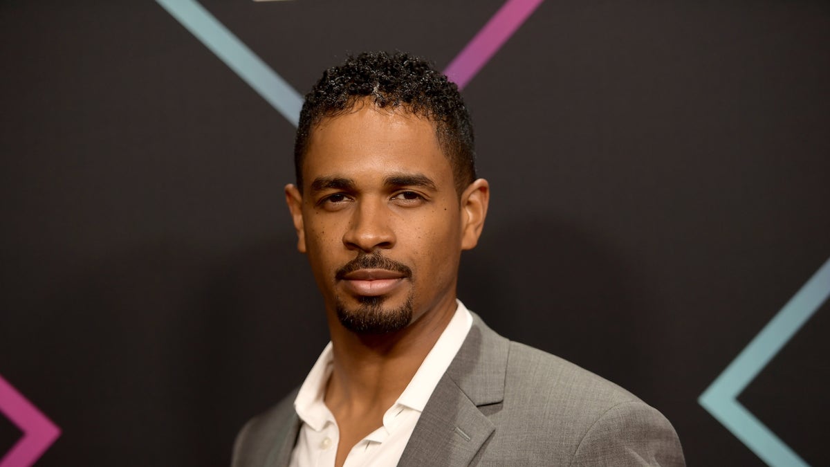 Damon Wayans Jr. apologized for past homophobic tweets.