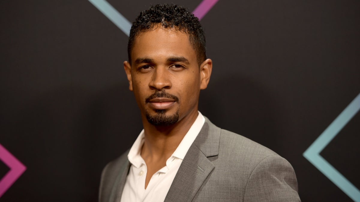 Damon Wayans Jr. apologized for past homophobic tweets.