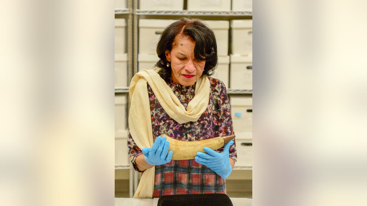Revolutionary War powder horn returned to museum it was stolen from in 1952