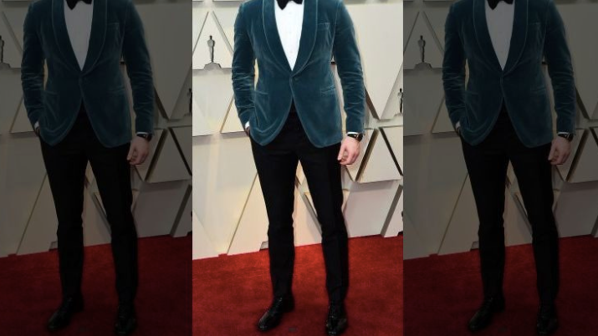 Chris Evans stuns in a blue velvet suit on the Oscars red carpet on Feb. 24, 2019.