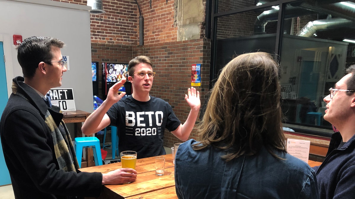Draft Beto supporter Ben Martel talks with fellow O'Rourke enthusiasts at the organizing event in Manchester, N.H. (Rob DiRienzo/Fox News)