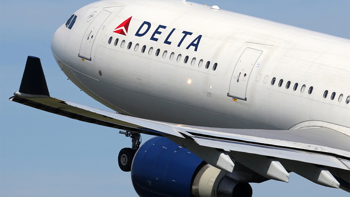 One customer now claims that that the flight crew failed to explain the unsettling sight and instead “made a joke of it.”