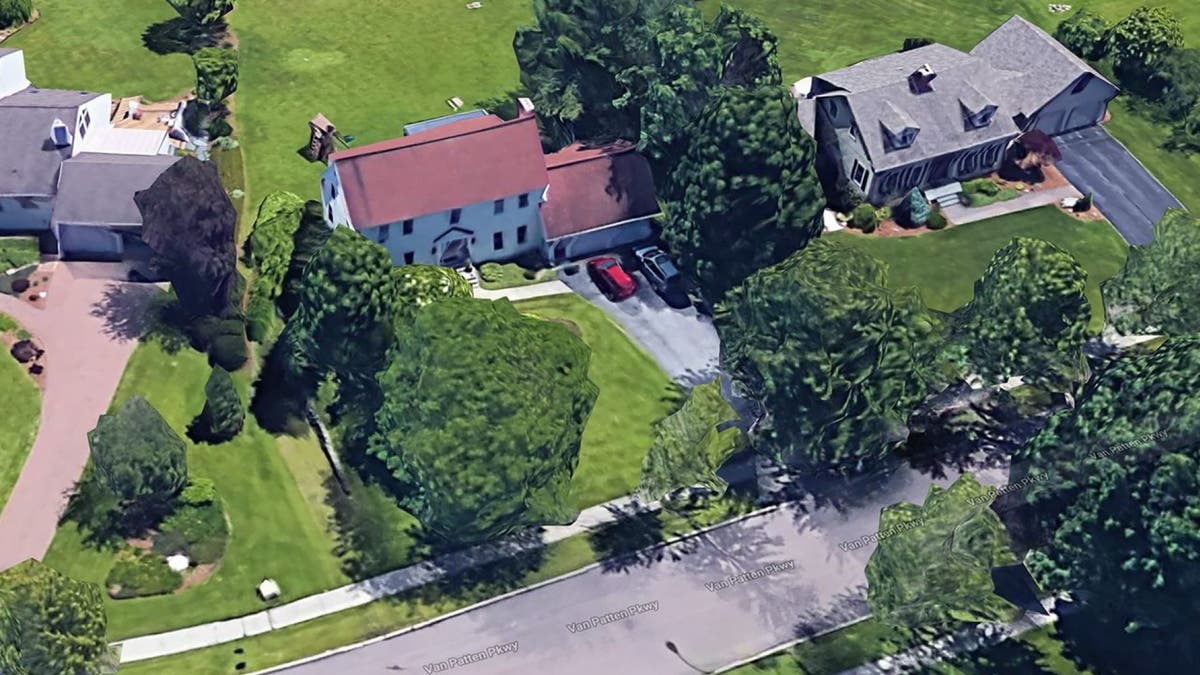 This single family house built on 1981 and located in Burlington, Vermont, is listed to Bernard and Jane Sanders. (Google Maps)