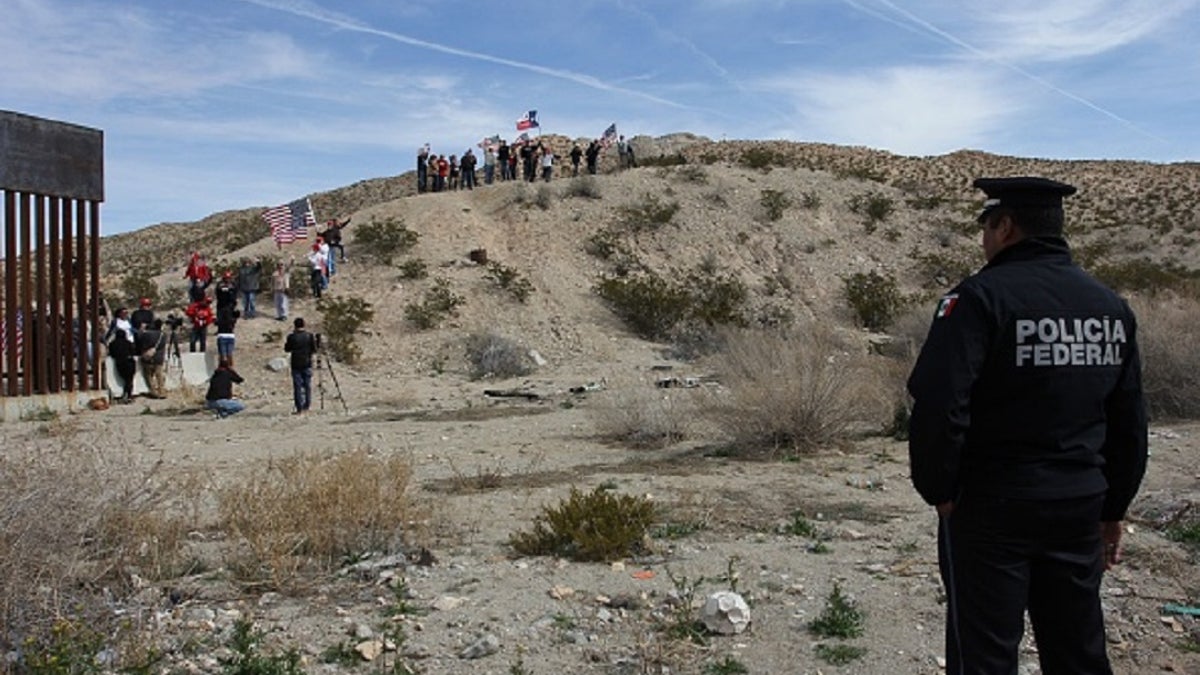 Supporters of U.S. border security make a human wall to demonstrate their support for a border wall between the U.S. and Mexico, at Sunland Park, N.M., Feb. 9, 2019. (Hericka Martinez/AFP/Getty Images)