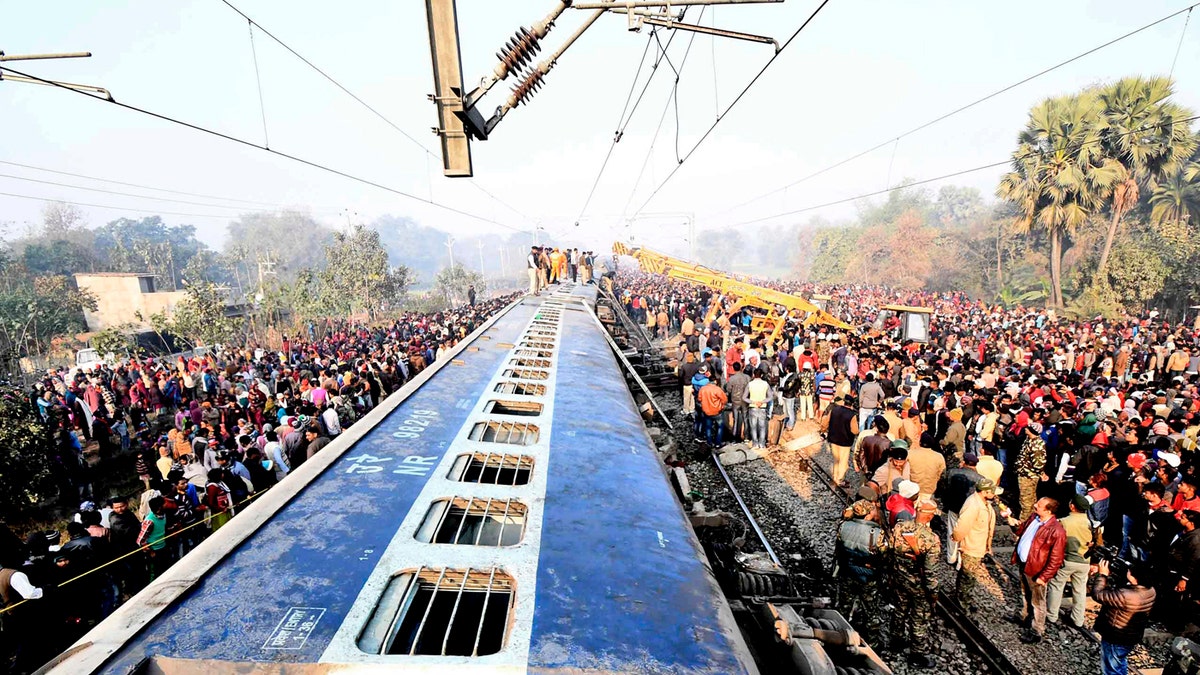 Train Derails In India, Killing 7 People | Fox News