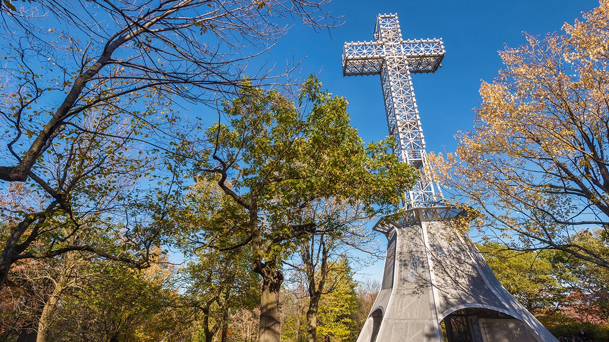 The second-largest opposition party, the left-wing Québec Solidaire party, have made their support for any ban on religious symbols contingent on it applying equally to symbols of Christianity, of which there are many in Québec. QS has often called for the prominent cross that sits, illuminated, atop Montréal’s Mount Royal to come down