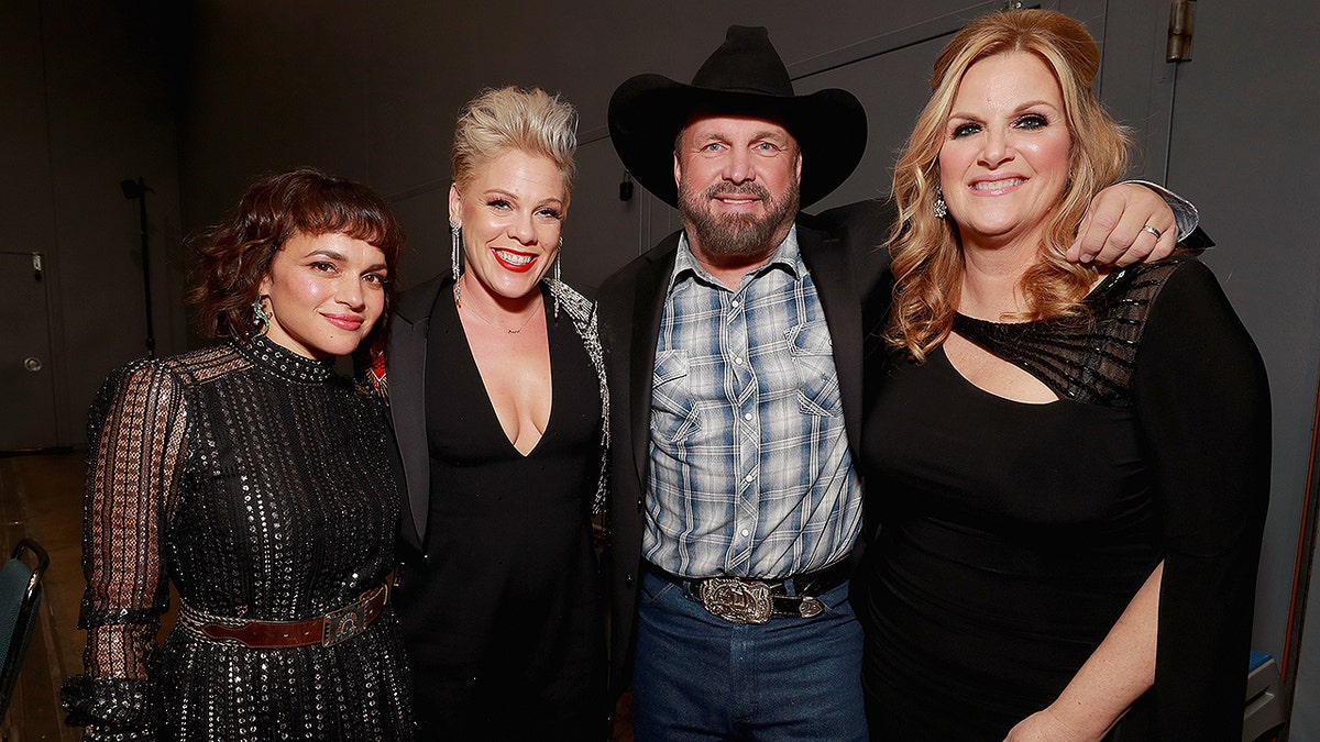 LOS ANGELES, CA - FEBRUARY 08:  (L-R) Norah Jones, P!nk, Garth Brooks, and Trisha Yearwood attend MusiCares Person of the Year honoring Dolly Parton at Los Angeles Convention Center on February 8, 2019 in Los Angeles, California.  (Photo by Rich Fury/Getty Images for The Recording Academy)