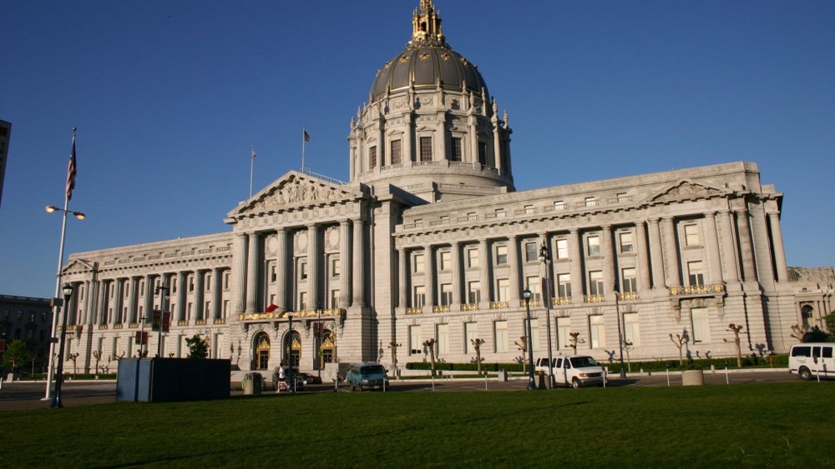 A crowd of 4 held a pro-Trump, pro-wall rally on the steps of San Francisco’s City Hall on Monday.