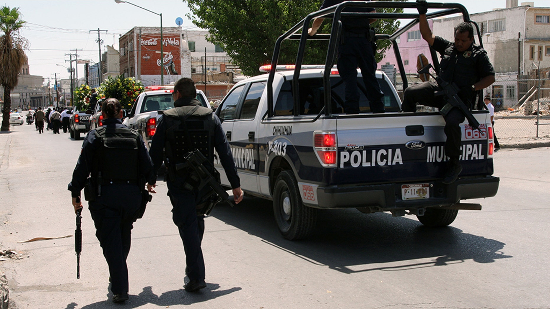 Mexican cartel gunmen kidnap and beat 11 police officers Thee RANT