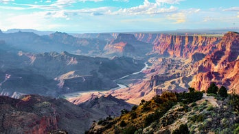 VIDEO: Guitarist plays 'Star-Spangled Banner' while overlooking Grand Canyon
