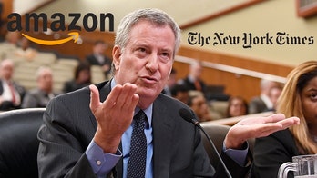 New York mayor Bill de Blasio ordered his police detail to pull over texting driver