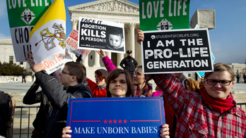 ӣ����Ƶ Poll: Voters split on abortion, but majority wants Roe v. Wade to endure