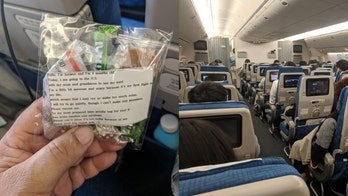 Mom on 10-hour flight hands out 200 bags of candy, earplugs in case baby cries