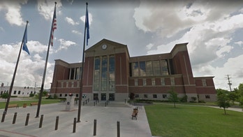 Bed bugs falling off lawyer's clothing forces Oklahoma courthouse to close