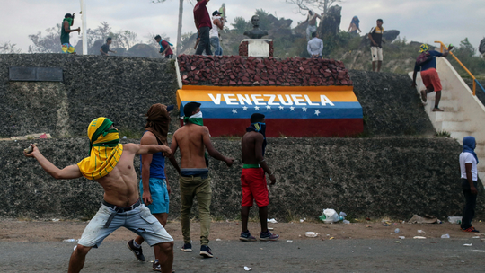 Venezuela standoff turns deadly as troops block aid delivery