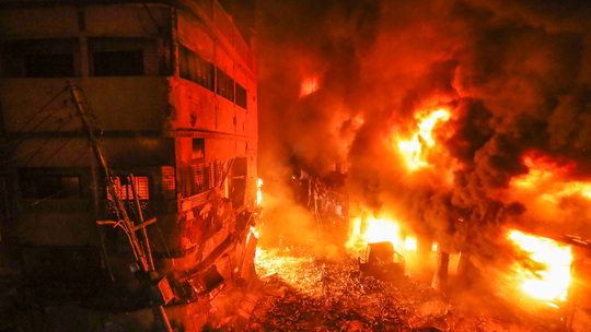 Deadly fire strikes oldest part of Bangladesh capital