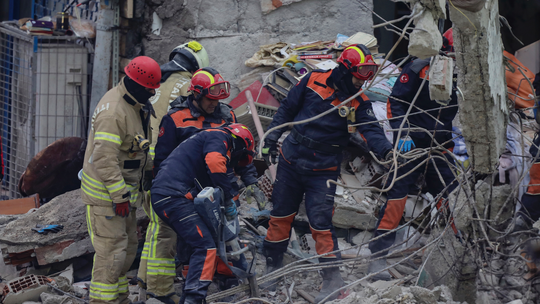 Death toll rises to 16 In Istanbul building collapse