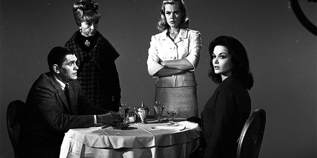 BEWITCHED - "It Takes One To Know One" - Airdate: November 26, 1964. (Photo by ABC Photo Archives/ABC via Getty Images)DICK YORK;AGNES MOOREHEARD;ELIZABETH MONTGOMERY;LISA SEAGRAM