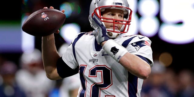New England Patriots' Tom Brady passes against the Los Angeles Rams during Super Bowl LIII on Feb. 3, 2019, en Atlanta.