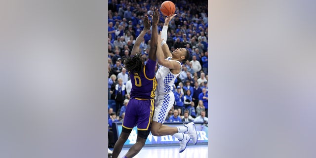 Kentucky's PJ Washington, right, shoots while pressured by LSU's Naz Reid, left, during the second half of an NCAA college basketball game in Lexington, Ky., Tuesday, Feb. 12, 2019. LSU won 73-71. (AP Photo/James Crisp)