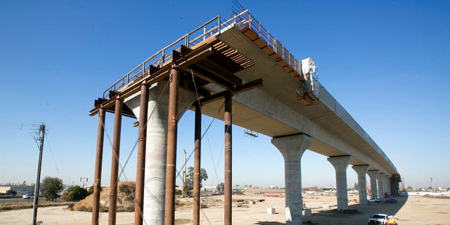 This December 2017 archive photo shows one of the elevated sections of the high-speed train under construction in Fresno, California (AP Photo / Rich Pedroncelli, File)