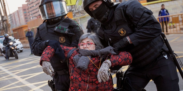 On paper, the groups are demanding improved social policies including a 35-hour work week and a higher minimum wage, but they have carried pro-secession flags and chanted slogans for the release of the 12 political leaders on trial in the Madrid-based Supreme Court.