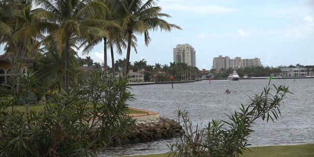Florida waterfront mansions in Fort Lauderdale are attracting many wealthy clients from New York. 