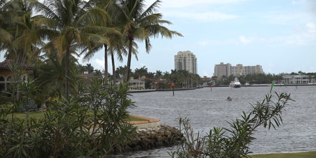 Florida waterfront mansions in Fort Lauderdale are attracting many wealthy clients from New York.