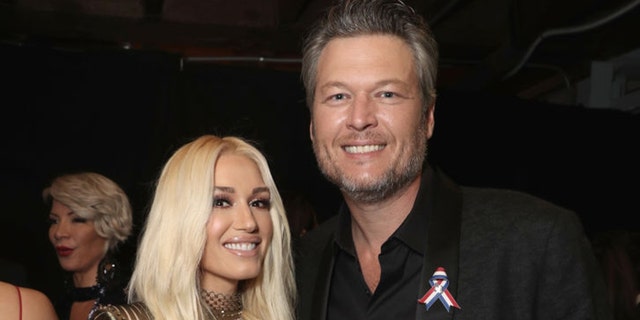 Gwen Stefani and Blake Shelton pose for a photo.  (Getty Images)