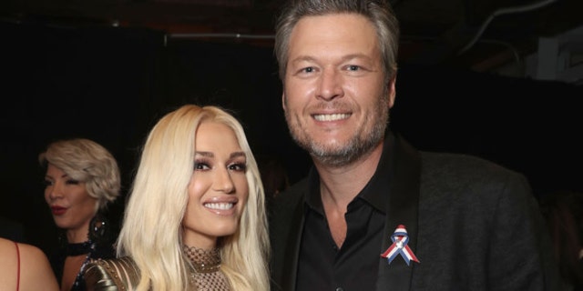 Gwen Stefani and Blake Shelton pose for a photo.