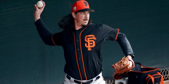 San Francisco Giants pitcher Jeff Samardzija works out during a baseball spring training practice, Wednesday, Feb. 13, 2019, in Scottsdale, Ariz.