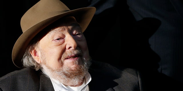 In this April 22, 2014 file photo, Mac Wiseman speaks after he was introduced as one of three new inductees into the Country Music Hall of Fame in Nashville, Tenn. Spring Hill Funeral Home in Nashville, Tenn., says the bluegrass and country vocalist has died at the age of 93. The funeral home said Wiseman died Sunday, Feb. 24, 2019.