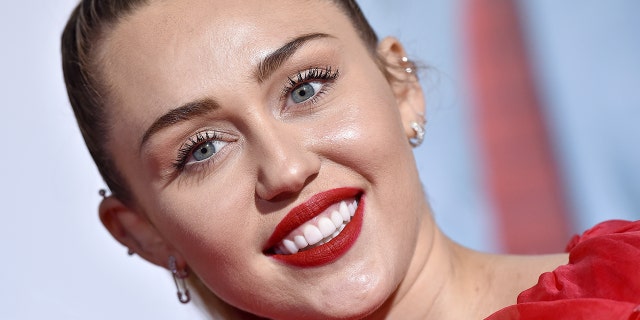 Miley Cyrus Tweets Liam Hemsworth Nsfw Valentines Day Message Fox News