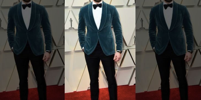 Chris Evans stuns in a blue velvet suit on the Oscars red carpet on Feb. 24, 2019.