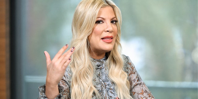 Tori Spelling sert à ses invités un plat de haricots verts avec une touche. 