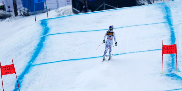 United States' Lindsey Vonn comes down the slope after crashing during the women's super G at the alpine ski World Championships, in Are, Sweden, Tuesday, Feb. 5, 2019.