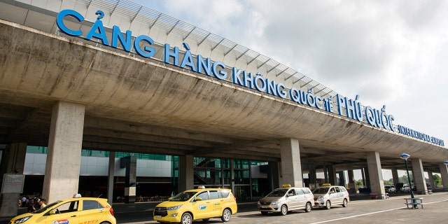 Federal officials say Vietnam is now meeting international standards for aviation safety, a decision that will let the country's airlines fly to the United States and work with U.S. airlines.<br>
