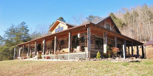 This charming three bedroom, log-cabin style house has hit the market in Jackson, and offers the chance to embrace a country lifestyle to the fullest.